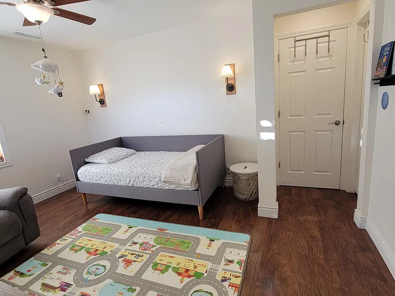 1042 Rockhurst Dr — Photo 14