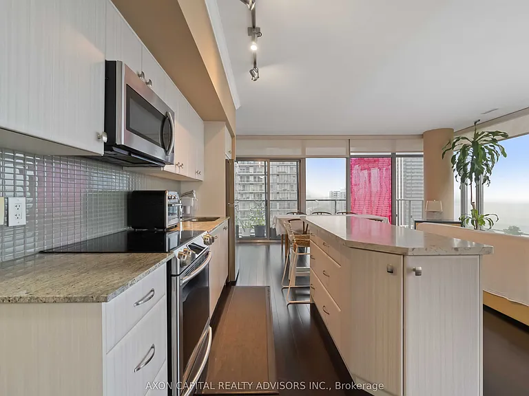 105 The Queensway #1702 — Photo 4