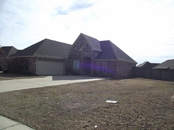 3rd image of 306 Belle Oak Way