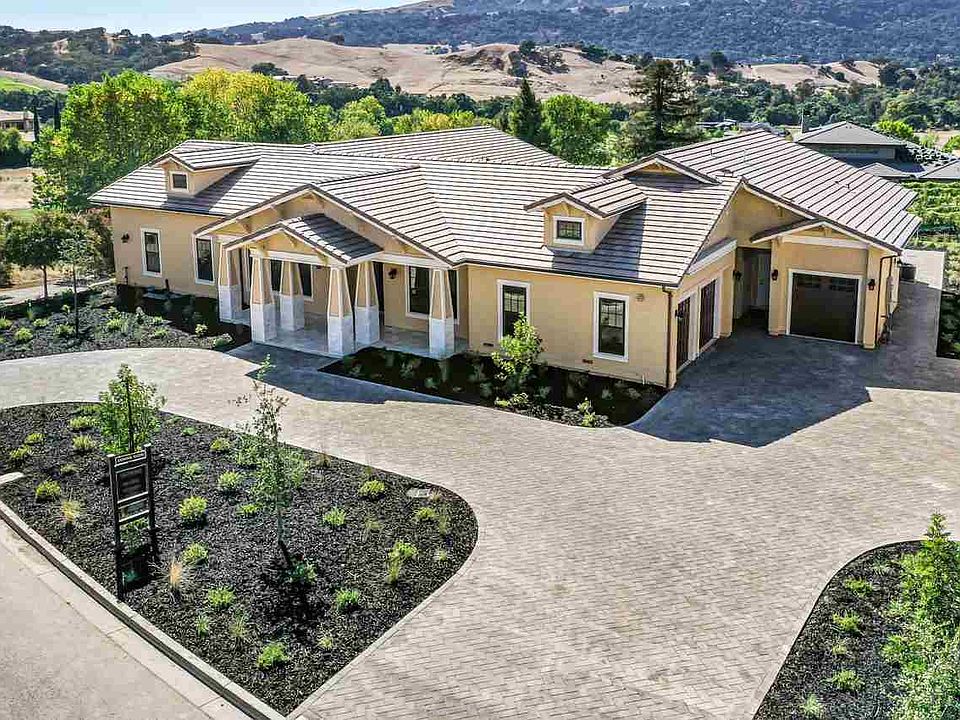 1st image of 5275 Clubhouse Dr