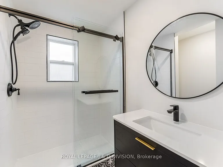 1132A Dovercourt Rd — Photo 23