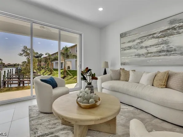 3527 Country Club Blvd, Cape Coral, FL 33904