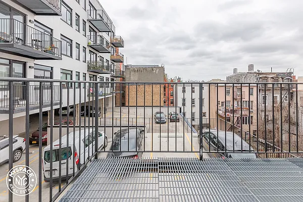 Rented by MySpaceNYC | media 61