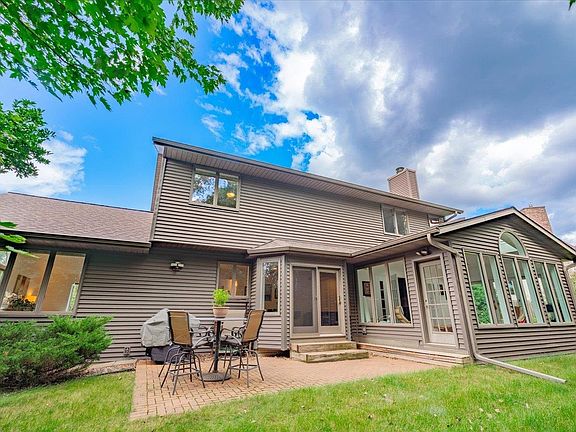 4th image of 633 Diana Dr