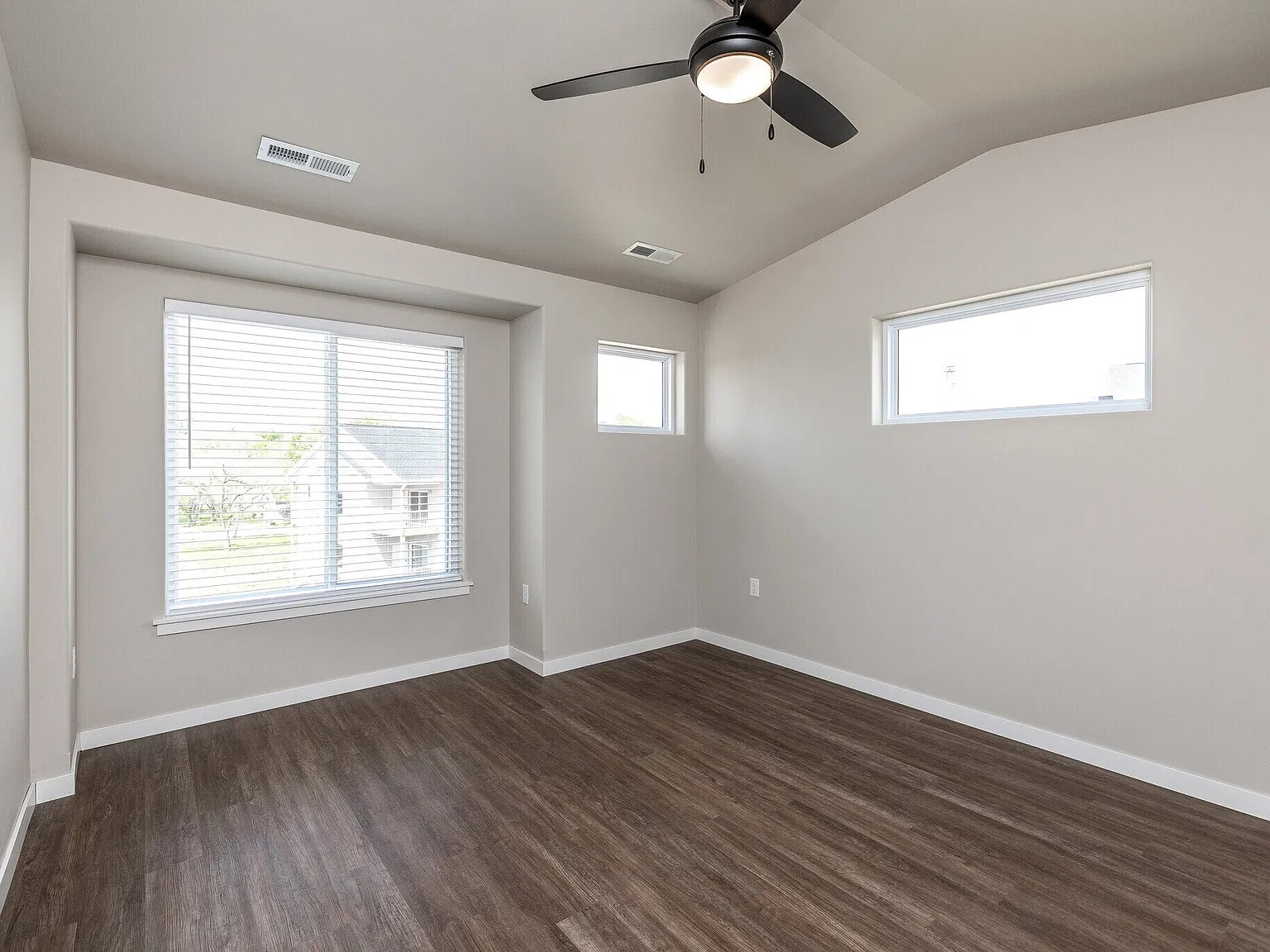 2 bed, 2.5 bath, 1320 sqft, $1,675 — Photo 3