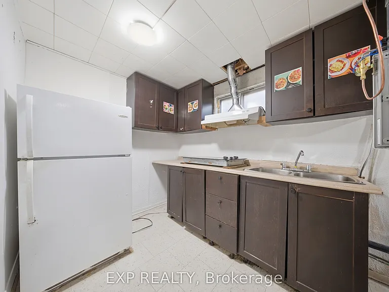 2637 Altadena Ct — Photo 34