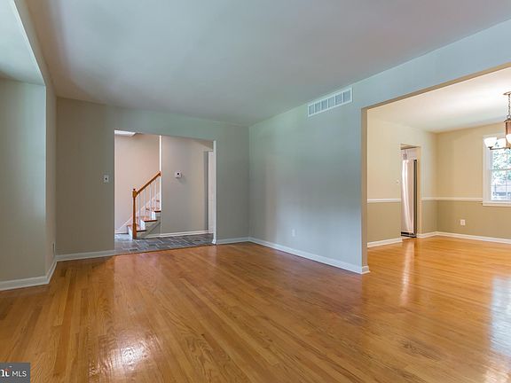 5th image of 504 Applewood Dr