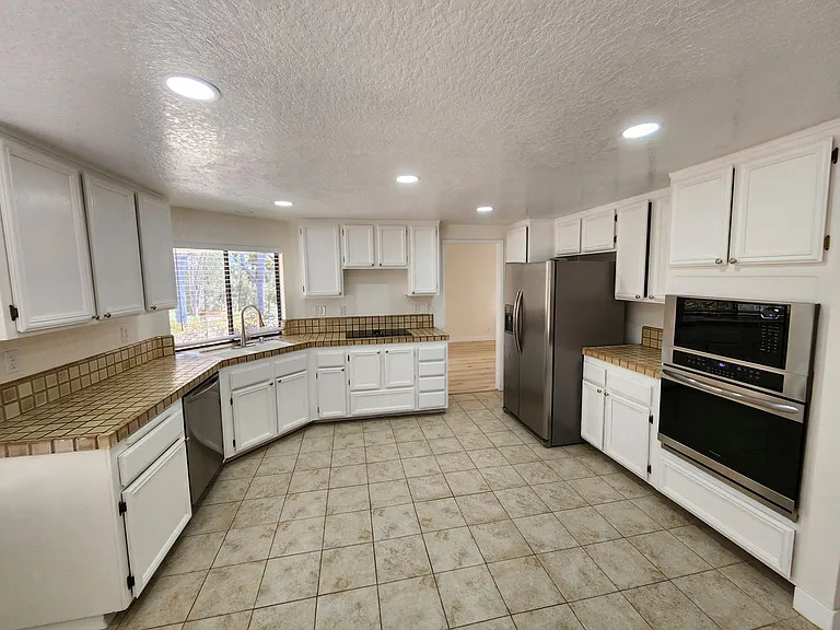10523 Sunset Ridge Dr — Photo 8