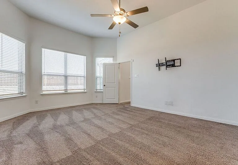 1501 Ross Ave — Photo 6