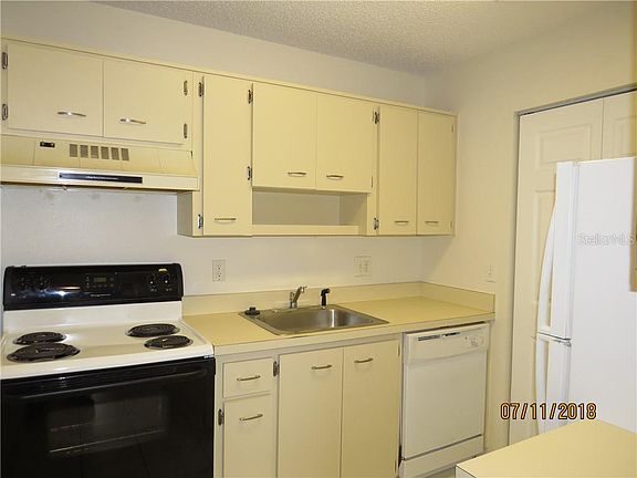 4th image of 6002 Laketree Ln APT J