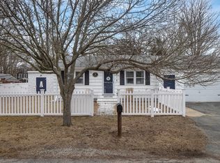 7 Railroad Ave, Mattapoisett, MA 02739