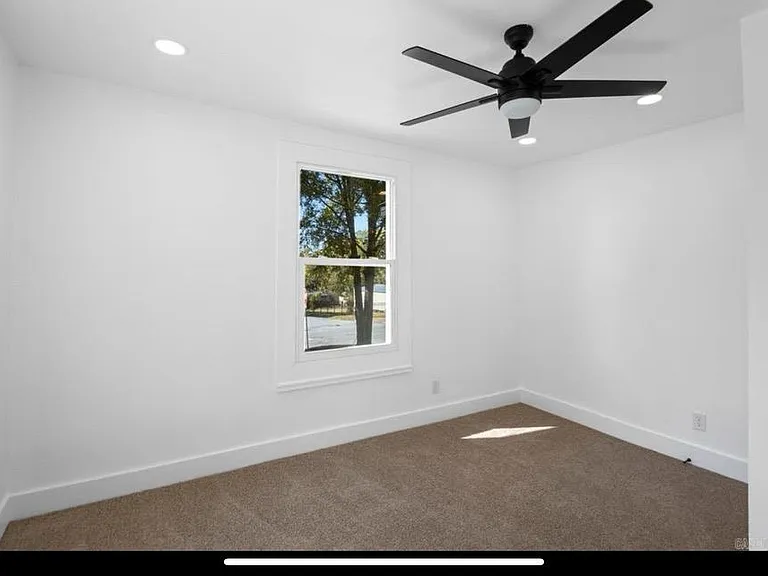 2501 S Maple St — Photo 10