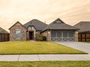 501 SW 28th St, Moore, OK 73160