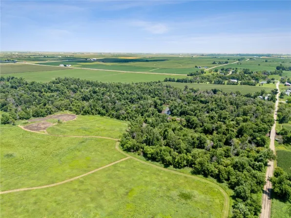 3309 340th St, Belle Plaine, IA 52208