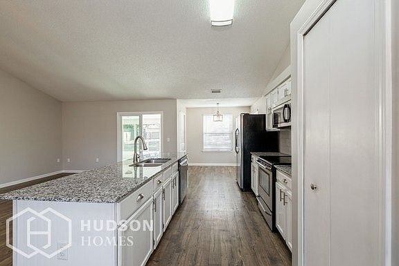 3rd image of 619 Charles Pinckney St