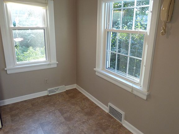 5th image of 2137 Parkview Pl