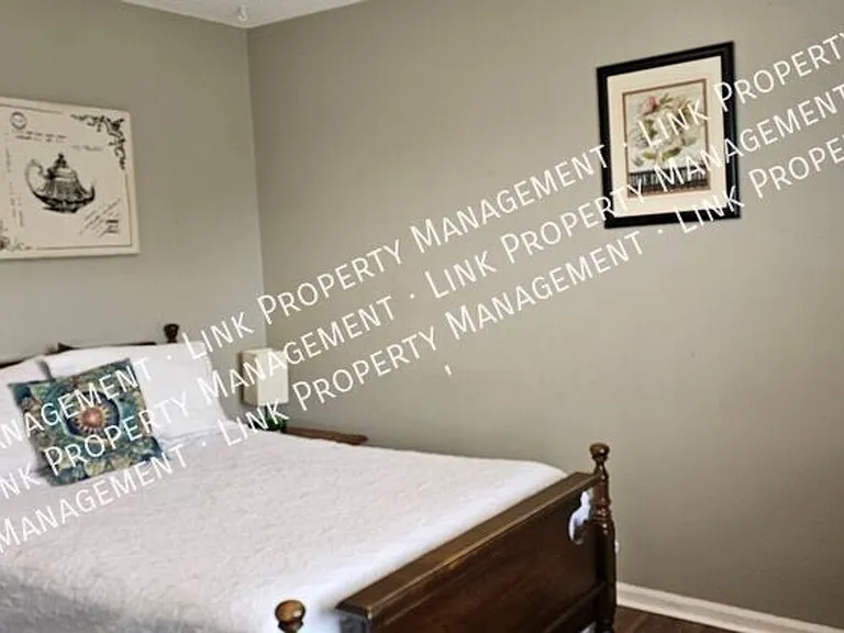 2433 Meade Cir — Photo 29