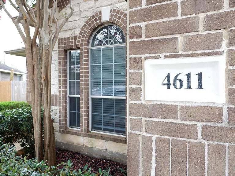 4611 Parkstone Bend Ct — Photo 3