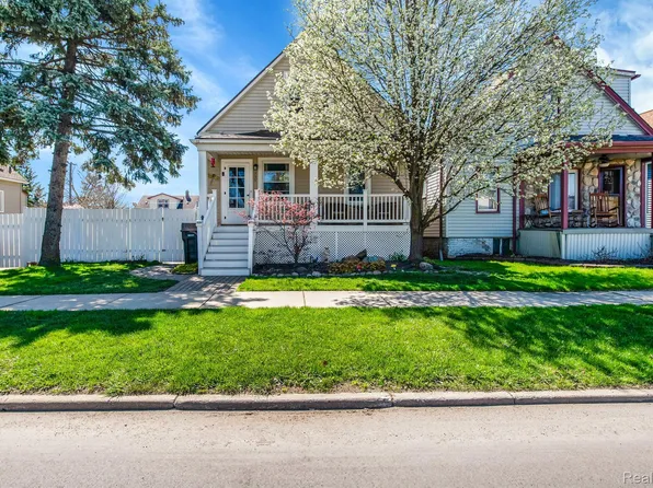 359 Ford Ave, Wyandotte, MI 48192
