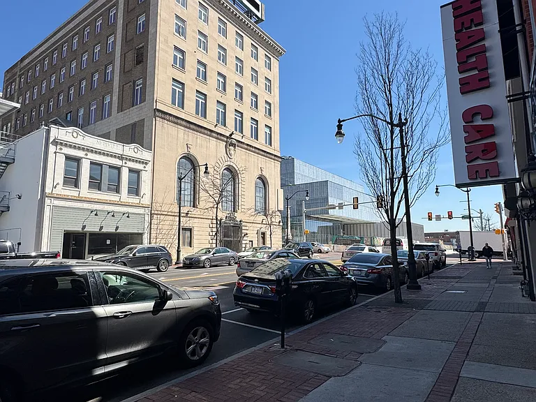 1 W Main St #4T — Photo 1