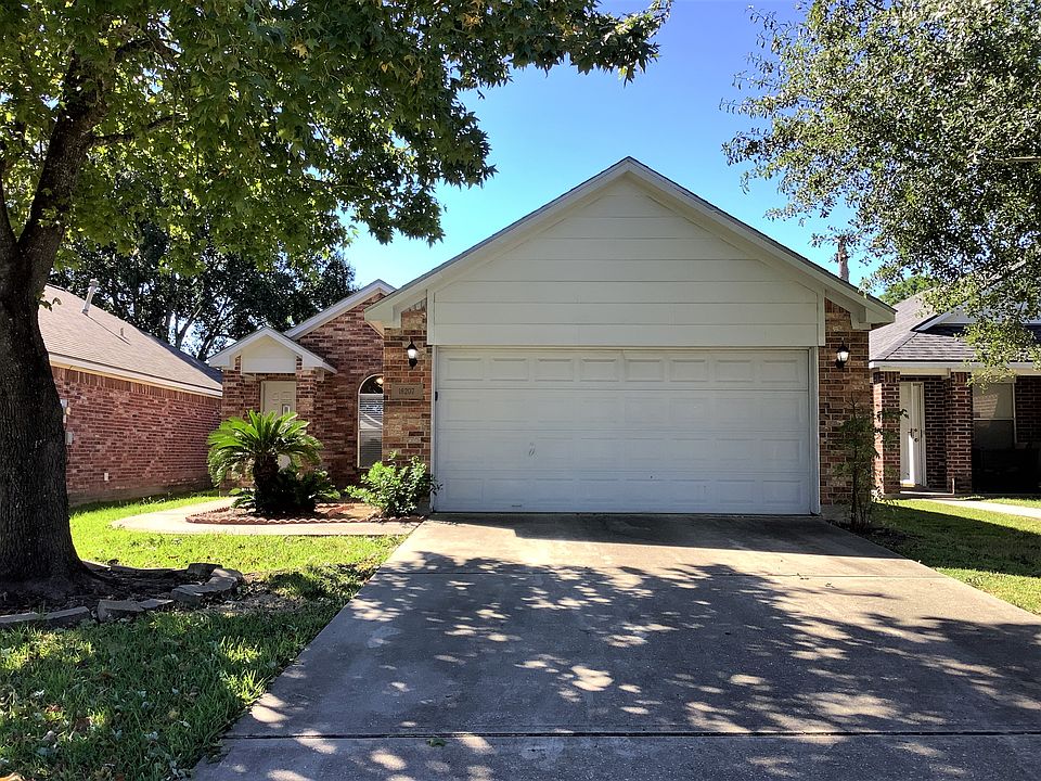 1st image of 18207 Beaverdell Dr