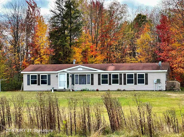 6719 N Coleman Rd, Coleman, MI 48618