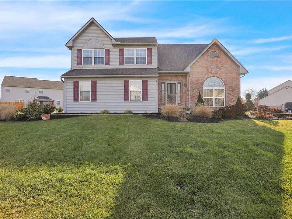 1st image of 37 Brookfield Dr