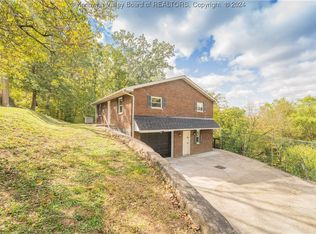 728 Dry Ridge Rd, Saint Albans, WV 25177