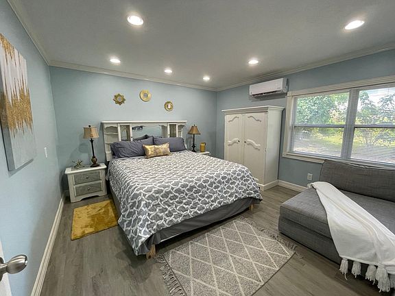 2nd image of 5034 Mockingbird Ln