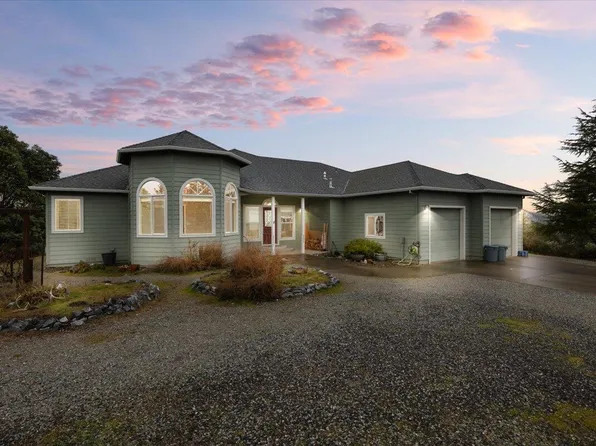 987 Pelton Ln, Gold Hill, OR 97525