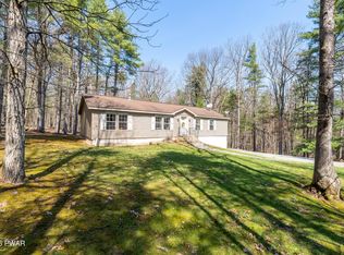 149 Eastwood Cir, Hawley, PA 18428