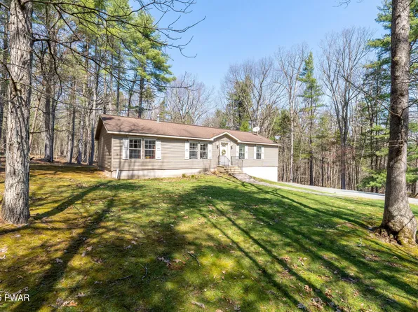 149 Eastwood Cir, Hawley, PA 18428