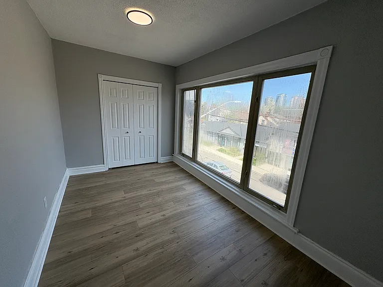 144 Locke St S #5 — Photo 11