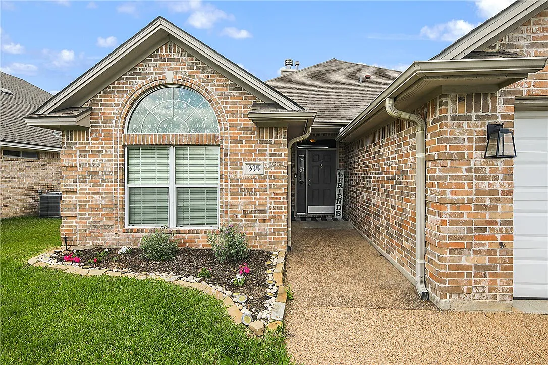 Building Photo - 335 Robelmont Dr