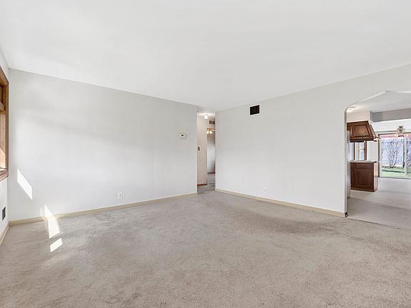 3rd image of 729 Newberry Ave
