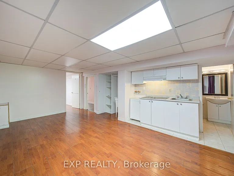82 Muirlands Dr — Photo 29