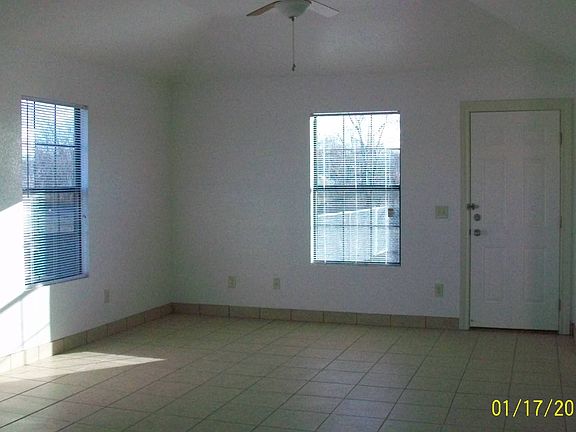 5th image of 550 Crest Circle Dr