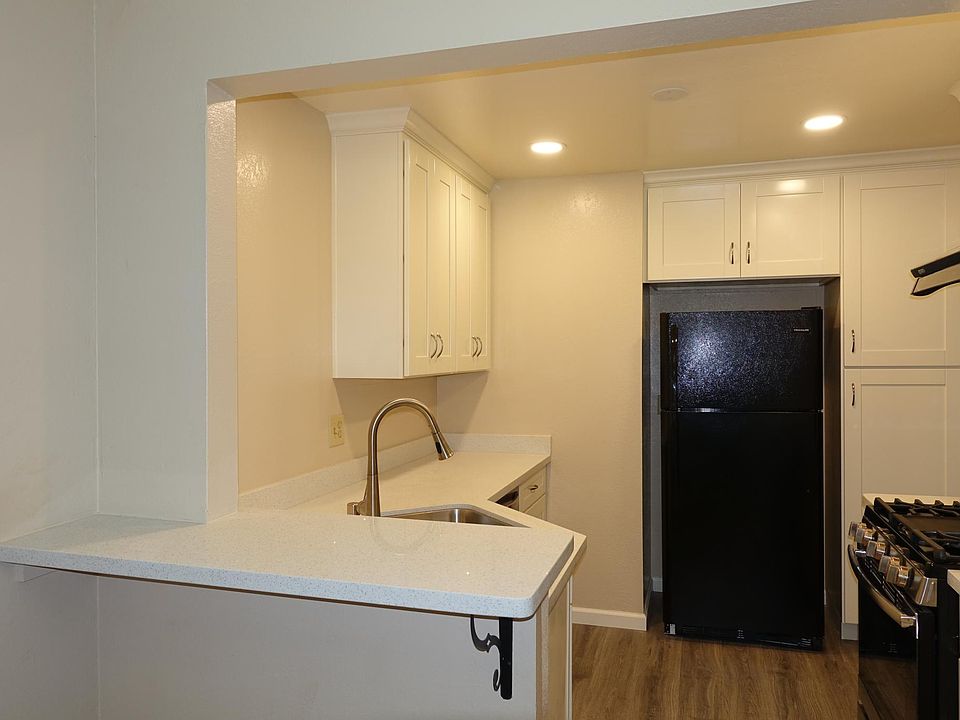 1st image of 1075 Alta Mira Dr APT B