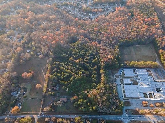 4th image of 4039 Chapel Hill Rd