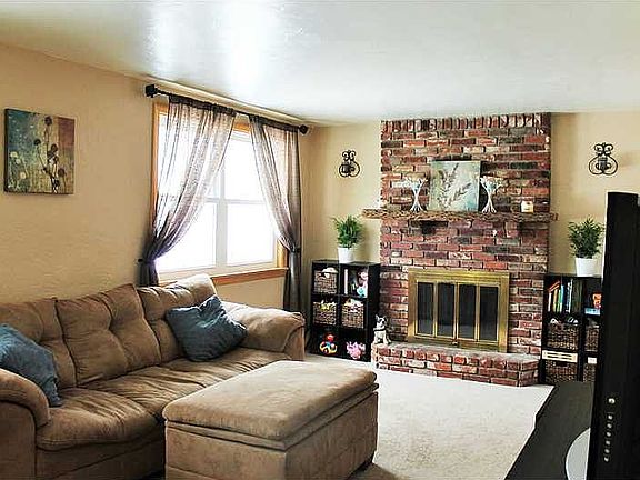 4th image of 235 Richfield St