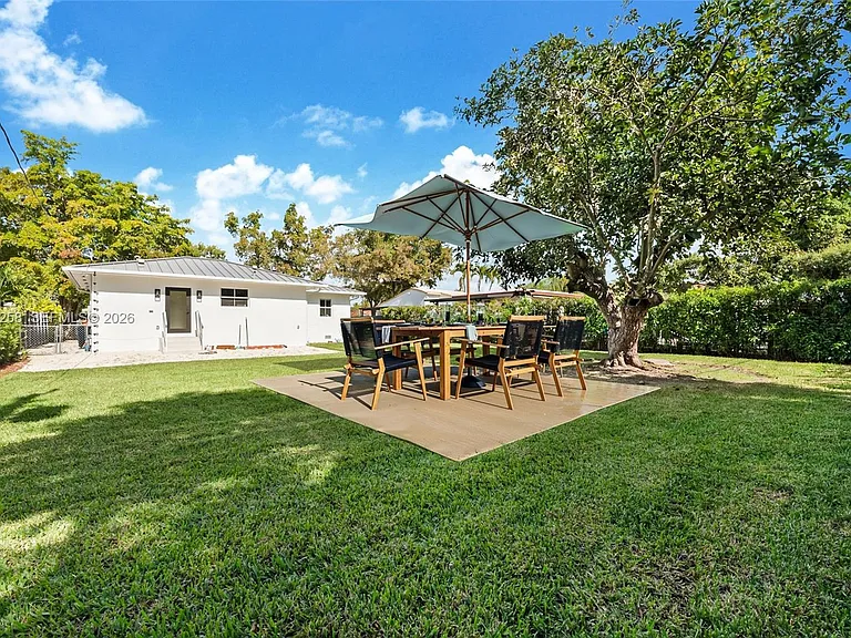 6356 SW 14th St — Photo 26