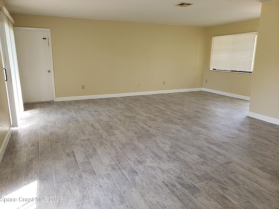 2nd image of 810 Algaringo Ave SE