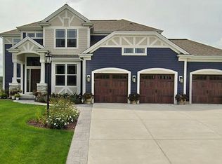 W275N251 Arrowhead Trl, Waukesha, WI 53188