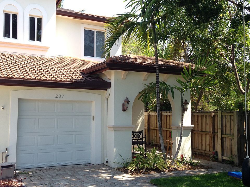1st image of 207 SW 10th St