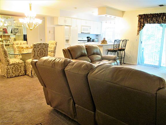 5th image of 65 Elmwood Park Dr APT 10