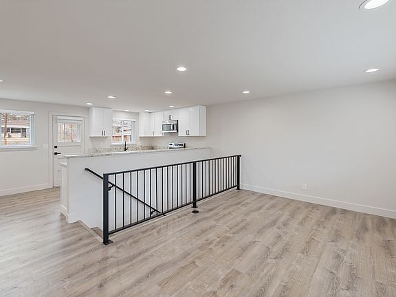 5th image of 2125 Condor St