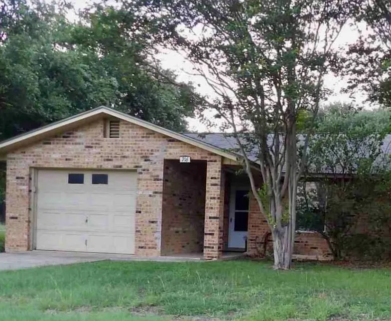 2 bed, 843 sqft, $1,450 — Photo 1