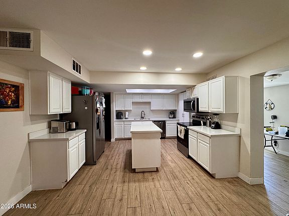 3rd image of 3317 W LAUREL Lane