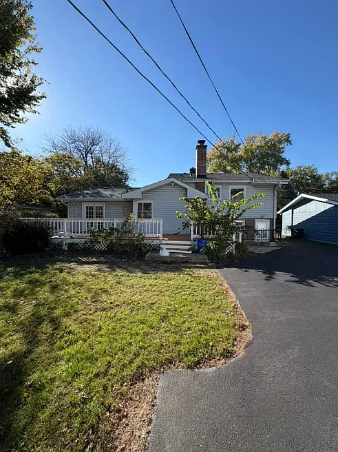 4 bed, 2.5 bath, 2600 sqft, $3,849 — Photo 2