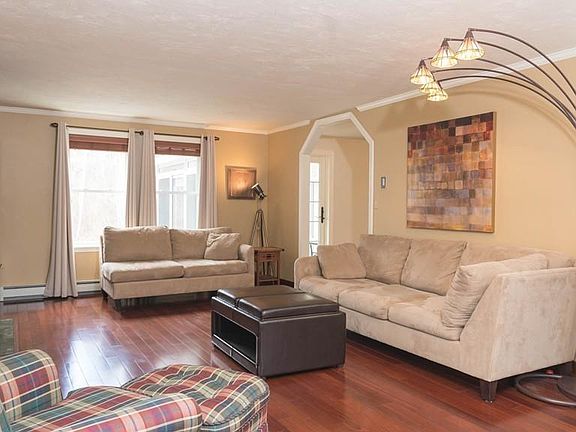 3rd image of 26 W Applewood Dr